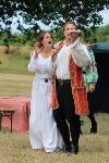 Petruchio demonstrates plate juggling to Kate